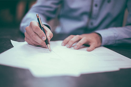 事業計画書を作成しているの画像